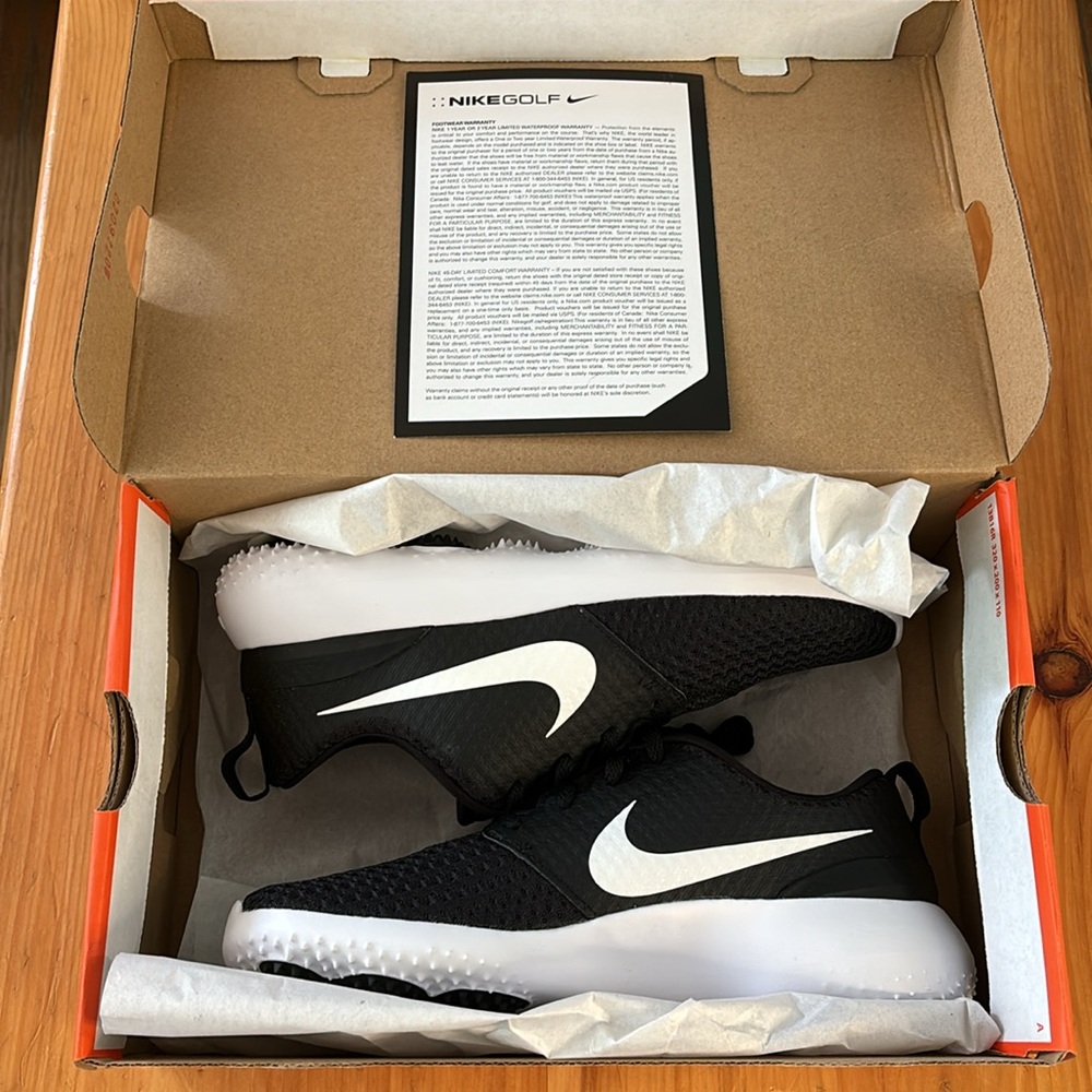 Nike Women’s Black and White Athletic Running Shoes - Picture 14 of 16